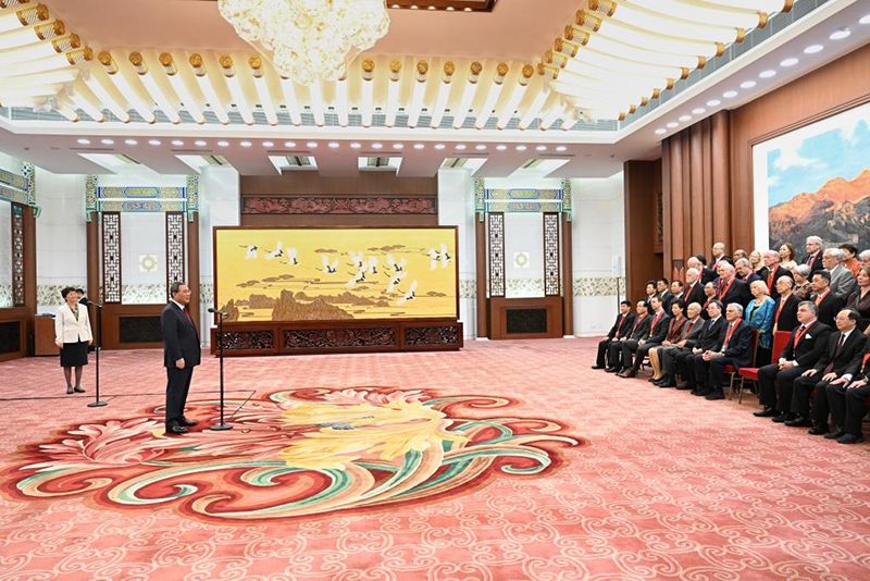 1-2 李强会见中国政府友谊奖获奖外国专家.jpg