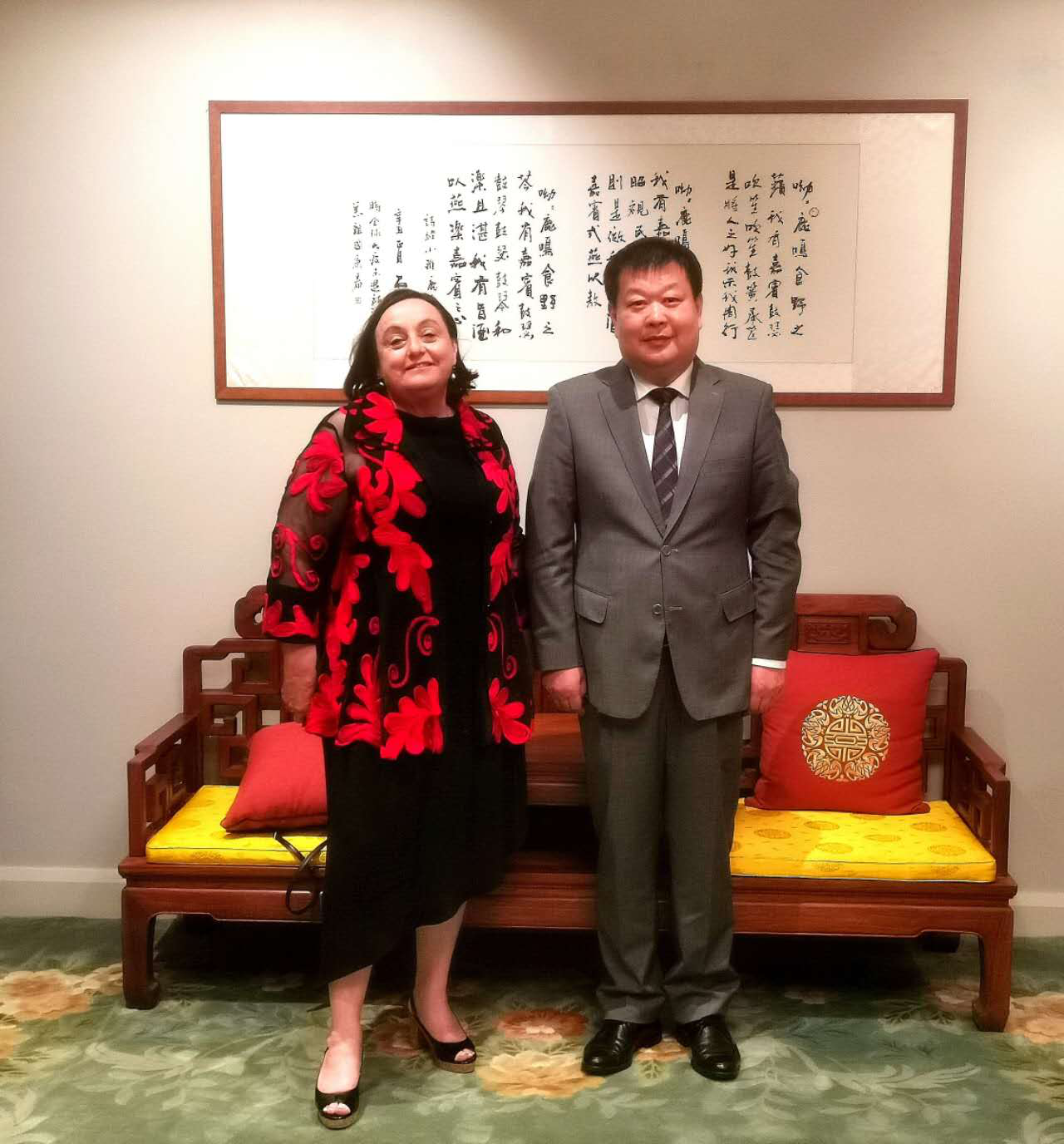 卧龙岗大学校长.png